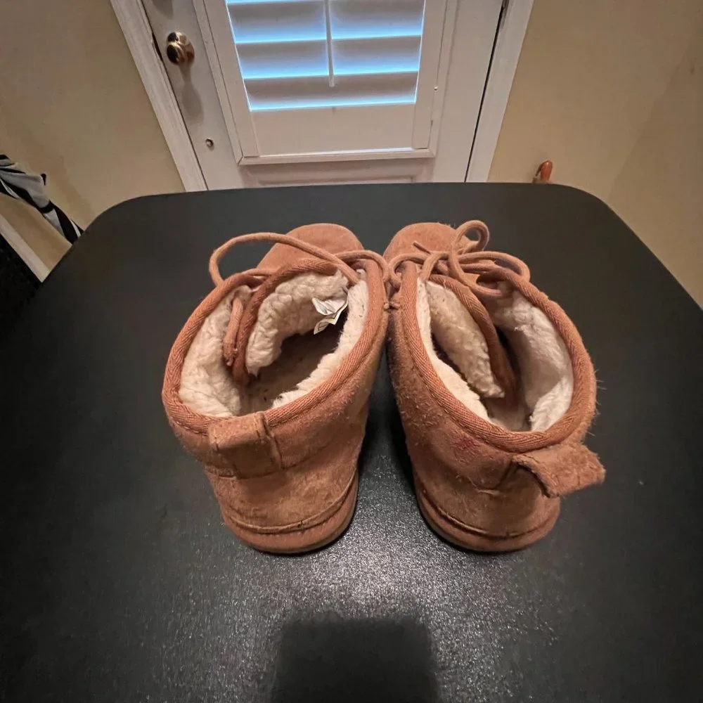 Ugg size 5 boots 3236 tan